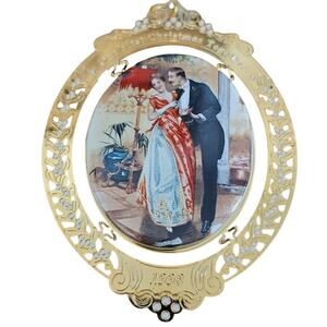 Vintage 1998 Hallmark Under the Mistletoe Gold Framed Ornament w/Illustration